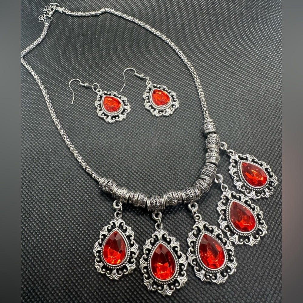 💎❤️STUNNING Vintage Silver Tone & Vermillion Dangle Necklace Earrings 💎❤️ - Picture 5 of 16